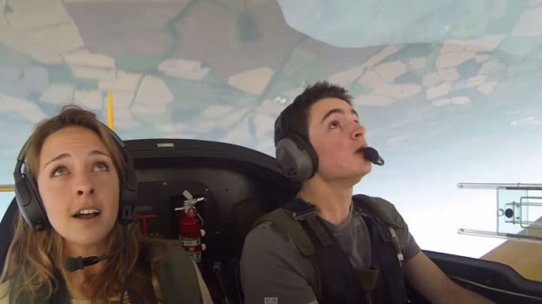 aerobatics-pilot-takes-his-friends-for-the-ride-of-a-lifetime