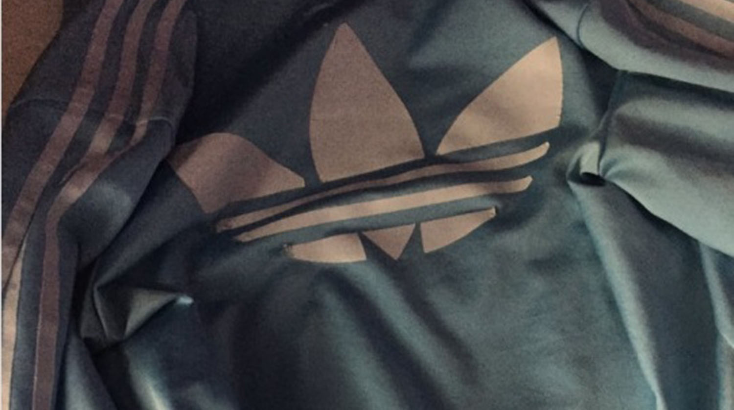 Eervol Discriminatie op grond van geslacht Vergelijken Welke kleur heeft dit Adidas vest?! - SGXL.NL