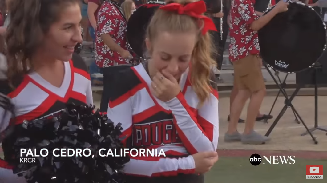 cheerleader wordt verrast
