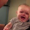 Baby huilt om zoenen