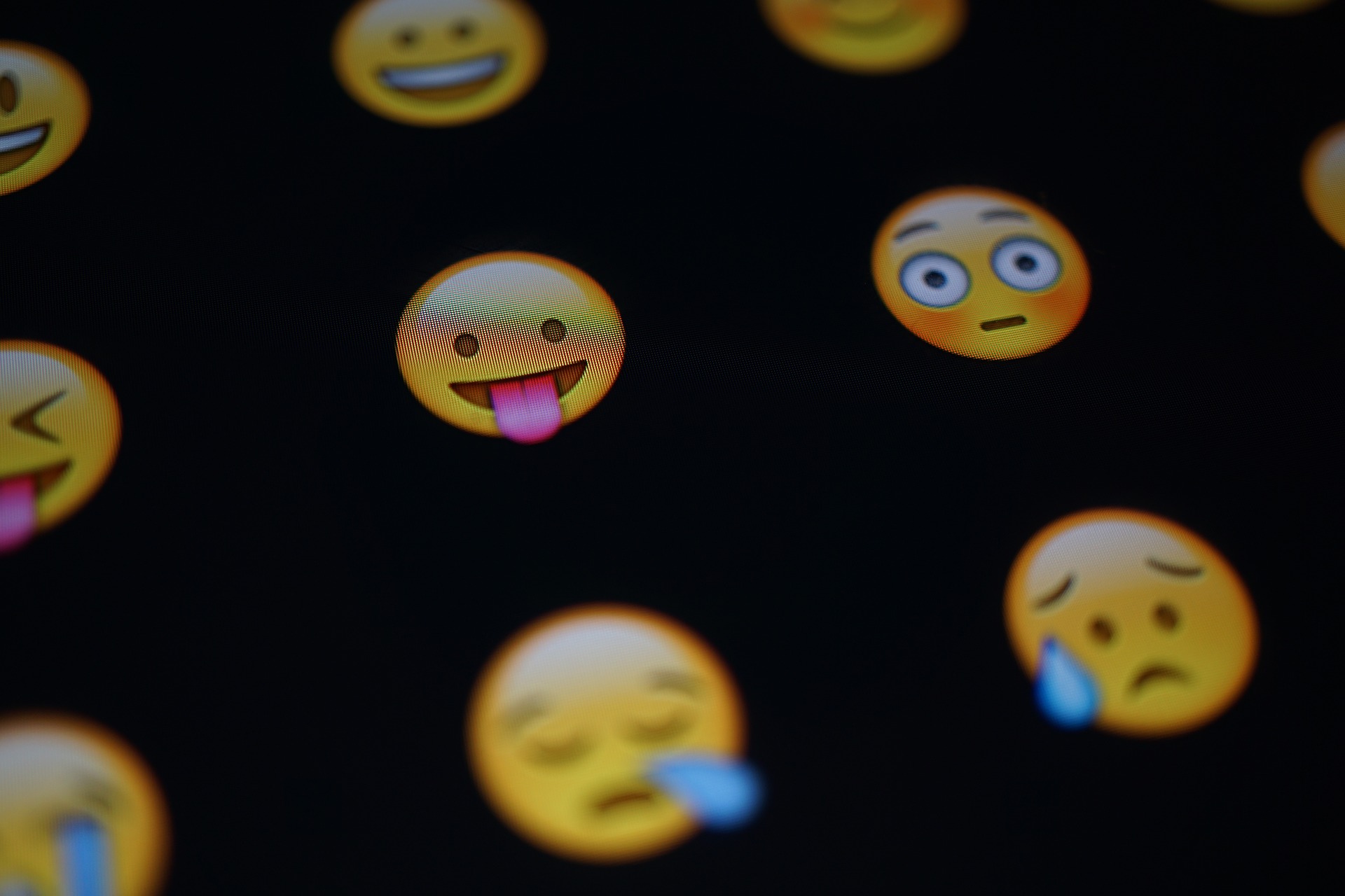 Man kan hand niet uit zijn broek houden bij Emoji-film