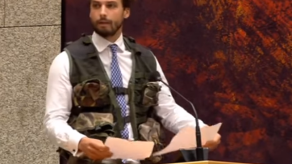 Thierry Baudet in legeroutfit