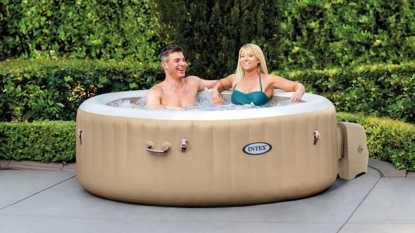 Daar is 'ie weer: de populaire opblaasjacuzzi bij Bol.com!