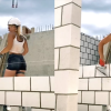 vrouw in de bouw