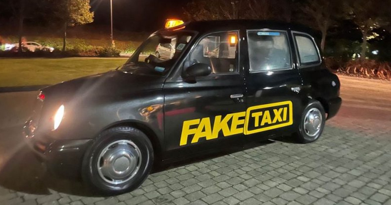 De originele Fake Taxi staat nu te koop! En ja, dat is die ene waaraan je denkt foto