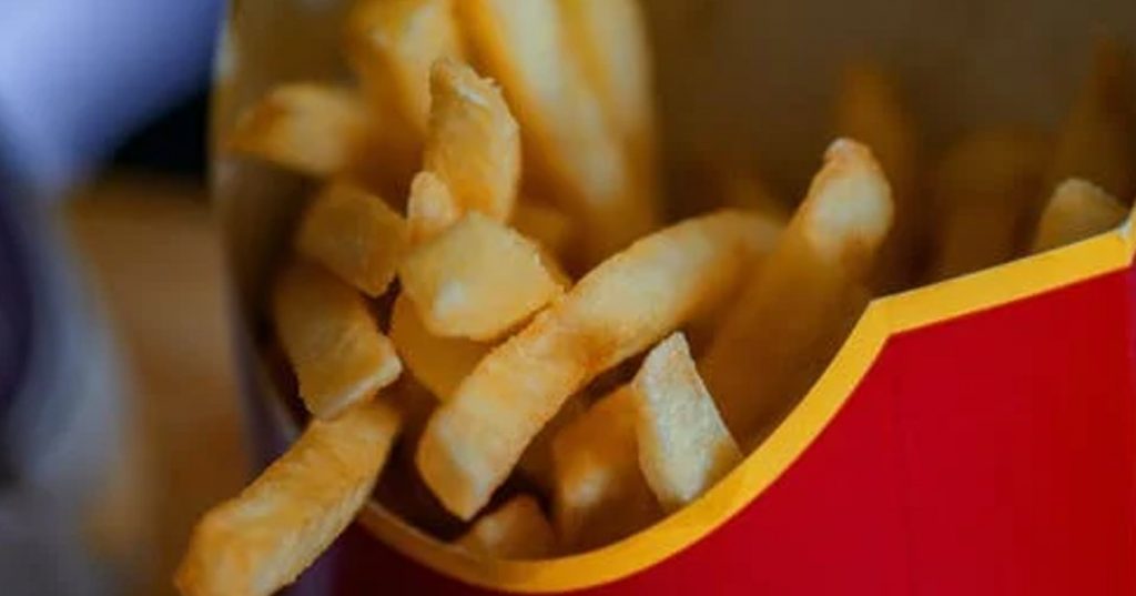 Onderzoek wijst uit: friet van de McDonald's helpt tegen kaalheid!