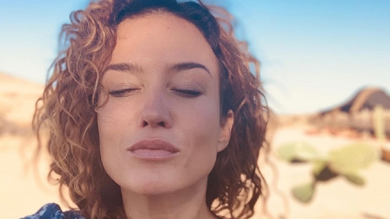 Katja Schuurman zwaar onder vuur om totaal ongepaste fotoshoot voor  schoenenmerk