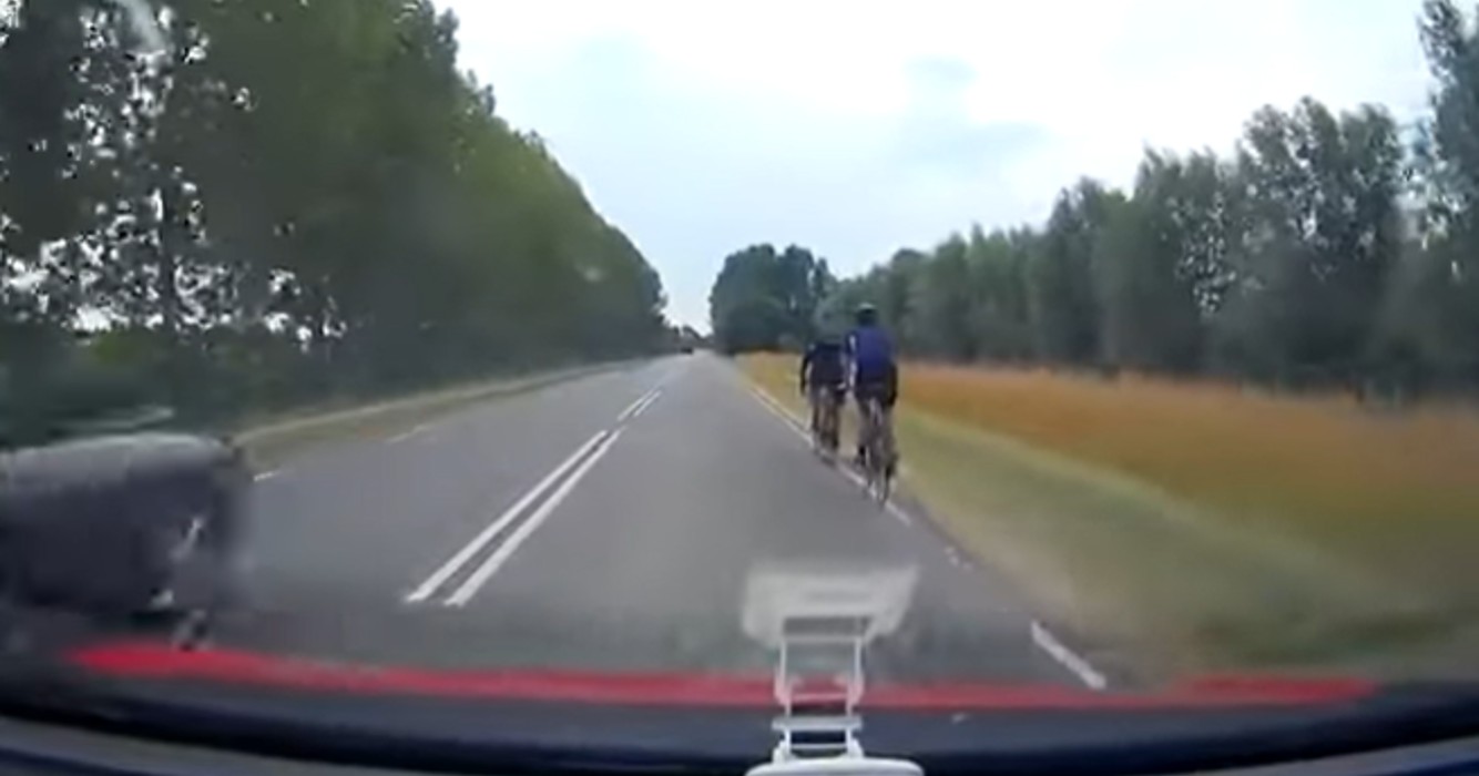 wielrenners op de weg