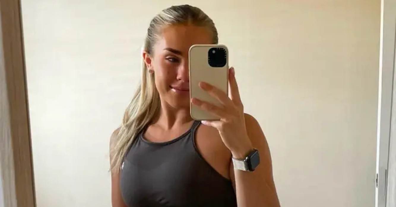 Fitnesscoach neemt foto's seconden na elkaar om waarheid te delen over Instagram body snaps