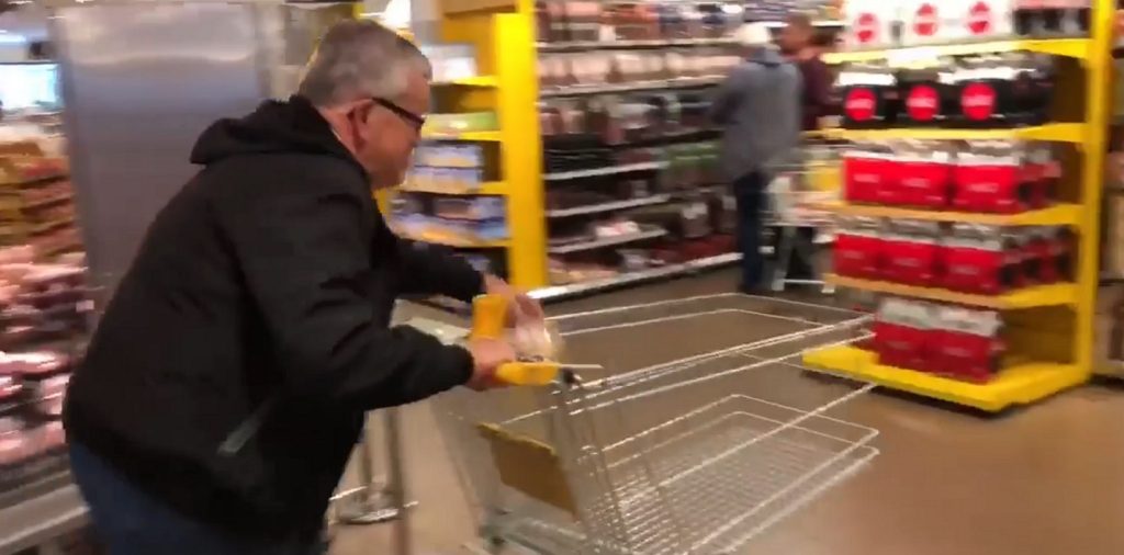 Man scoort recordbedrag aan boodschappen bij 1 minuut gratis winkelen