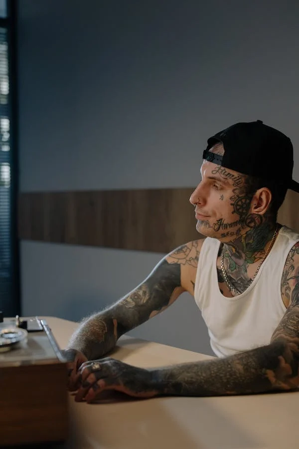 Mannen met tattoos