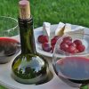 Must-have voor elke wijnliefhebber: Bol.com verkoopt geniale opvouwbare wijntafel