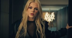 Davina Michelle doet volgers verbazen met vakantievideo in bikini