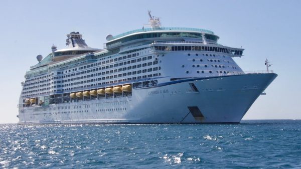 'Oneindig varende cruise' gaat mogelijk nooit vertrekken: 'Heb hier mijn bedrijf en huis voor verkocht'