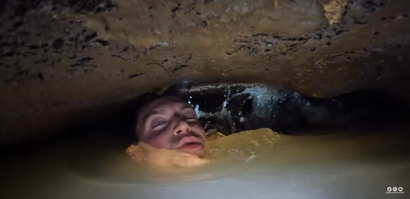 Underground Explorers' Confronteren Bijna-Verdrinking in Grottenonderzoek