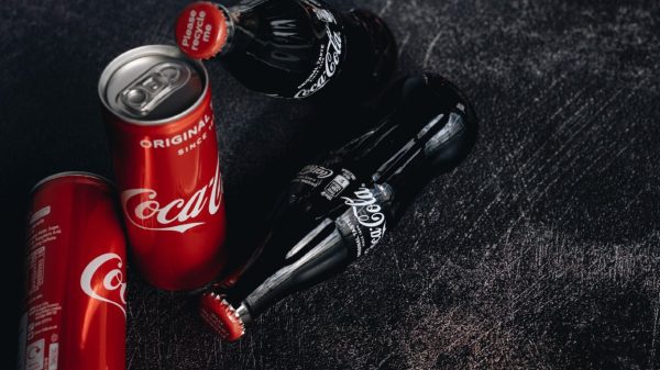 De risico's van het combineren van alcohol en Coca Cola