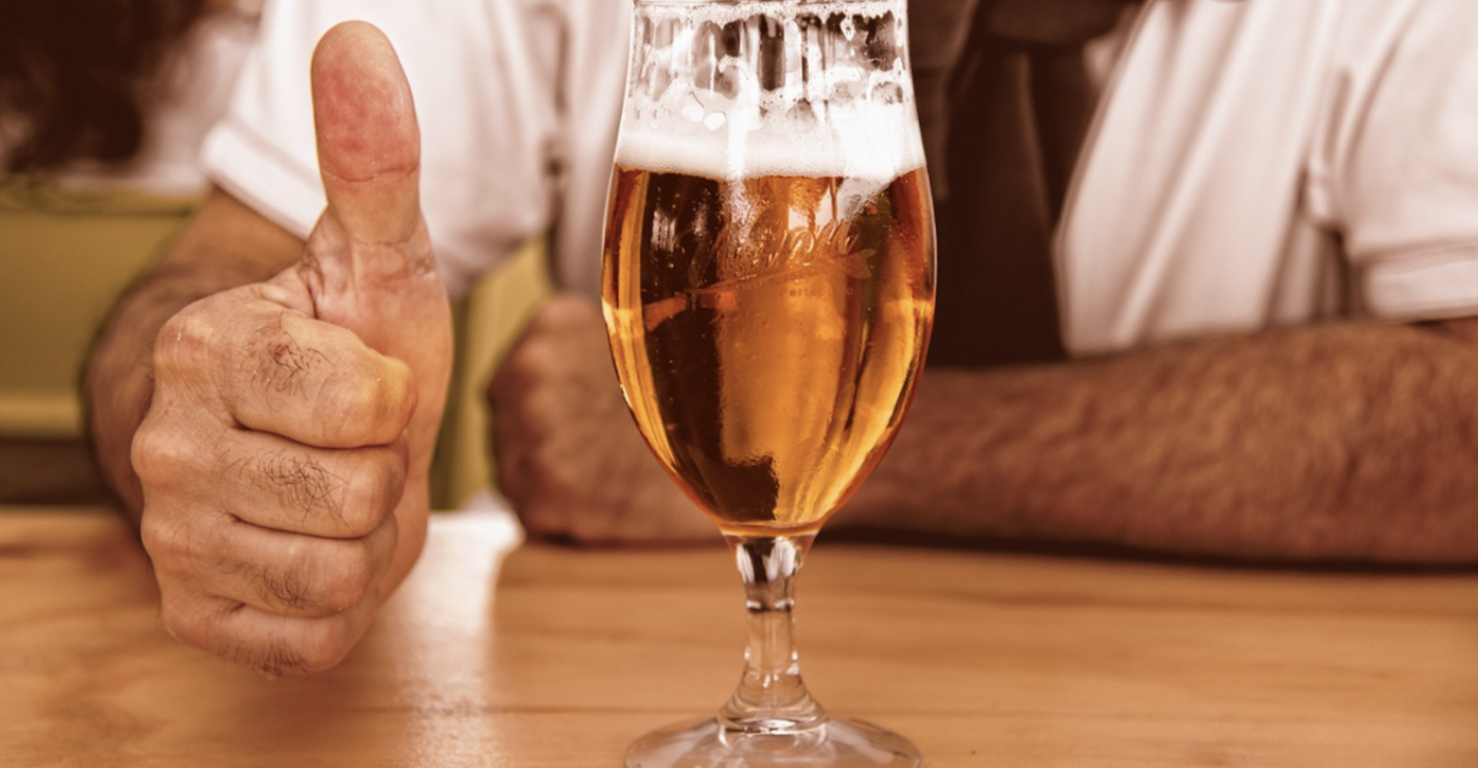 Jongen die in 200 dagen 2.000 biertjes dronk, stelt zichzelf een nieuwe drinkuitdaging voor 2024