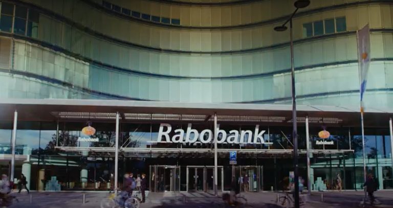 Klanten woedend om opnieuw een technische storing bij Rabobank: 'De geld gijzeling duurt voort'
