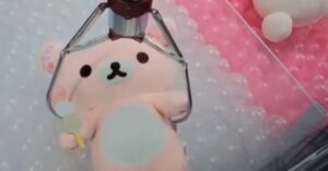 Slimme trucs: Hoe je altijd wint bij een grijpmachine