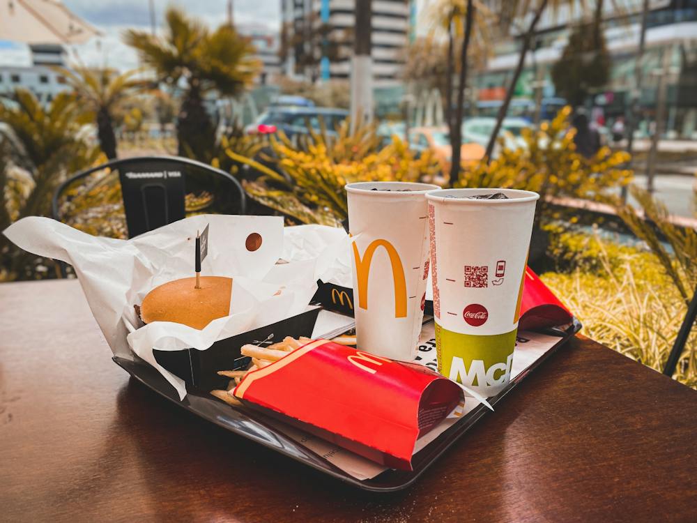 Gast heeft perfecte oplossing voor tuig die afval van McDonald’s uit autoraam gooit