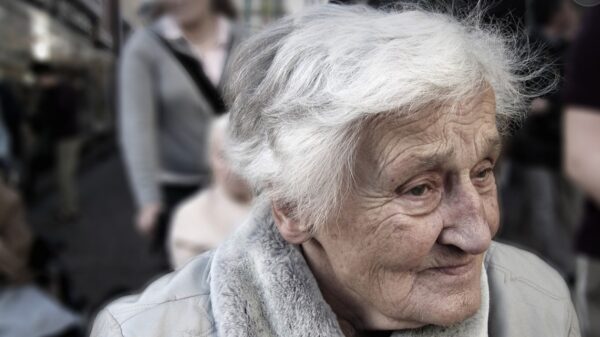 Onmenselijk gedrag: 83-jarige Helena mag thee niet contant betalen
