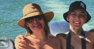 Moeder en zoon hebben samen "alleen fans" account: hij filmt en zij treedt op