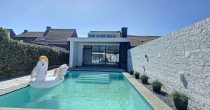 Deze Funda-parel met enorm zwembad kost minder dan €300.000,-