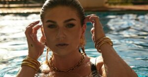 Roxeanne Hazes breekt het internet met extreem laag uitgesneden jurk: 'Beyoncé vibes!'