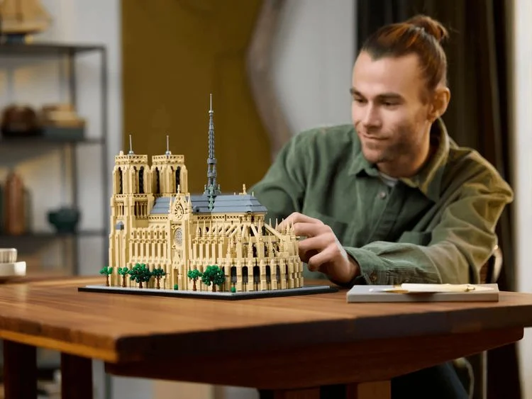LEGO komt met recordbrekende Notre Dame-set!