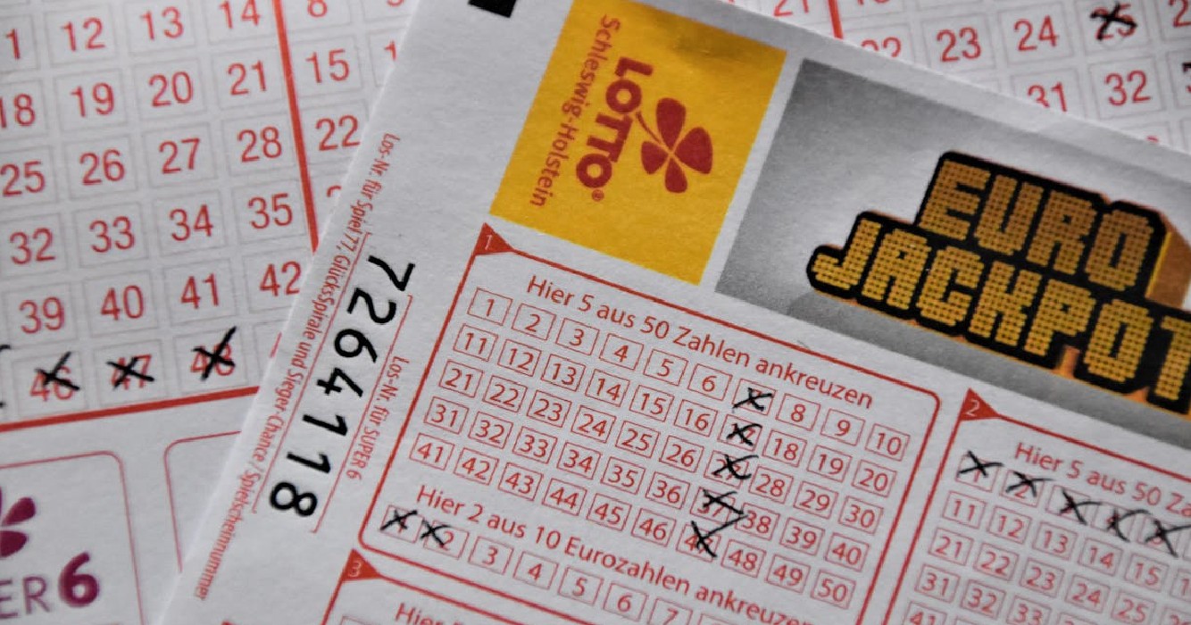 Man aangeklaagd door eigen familie nadat hij winnen jackpot van $1.3 miljard verborgen houdt