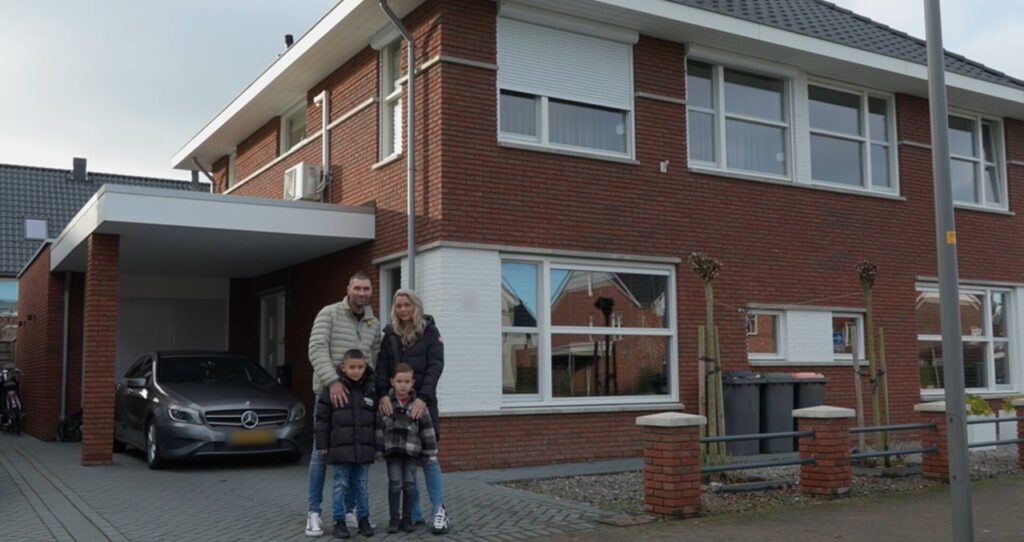Steenrijk Straatarm-kijkers gaan los om 'zogenaamd rijk gezin': 'Overdrijven is ook een vak…'