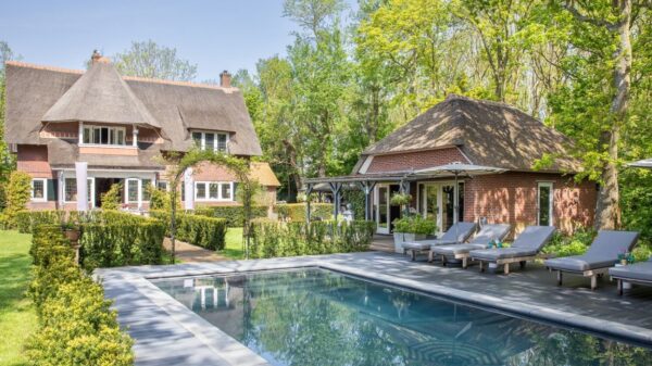 Deze villa met zwembad is de droom van elke introvert