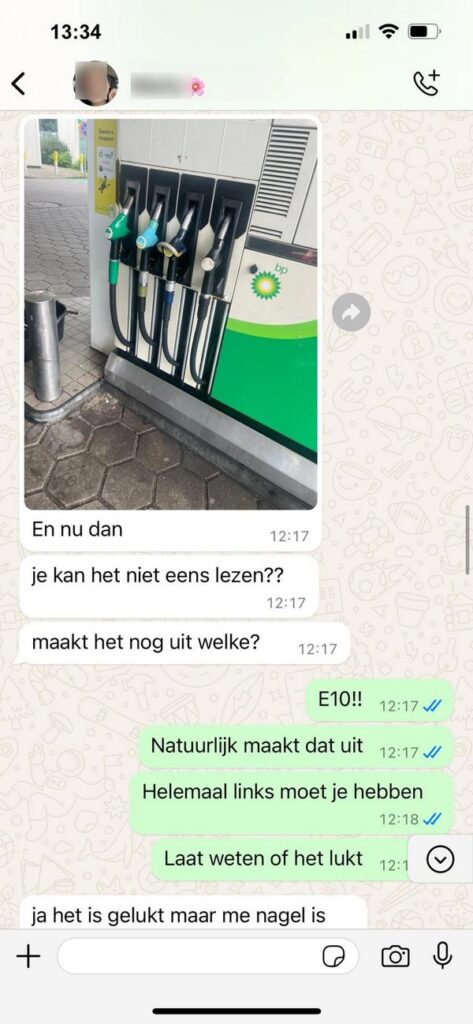 Vader laat dochter voor het eerst tanken, maar dat loopt niet zoals gepland