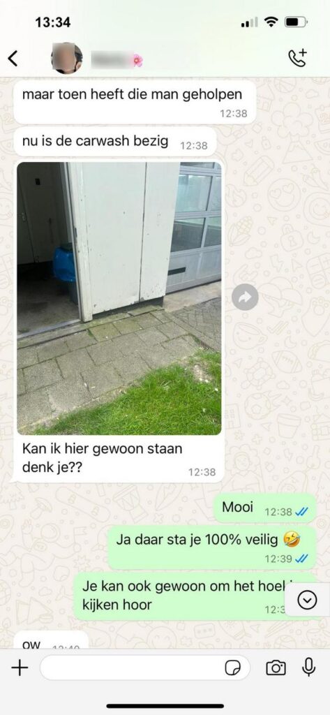 Vader laat dochter tanken