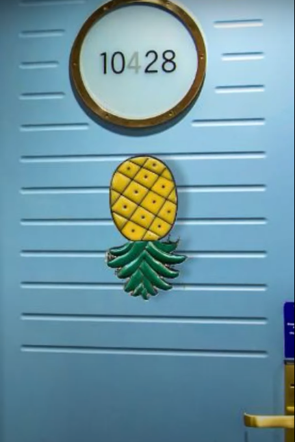 Cruisepassagiers ontdekken net wat omgekeerde ananas stickers op deuren betekenen