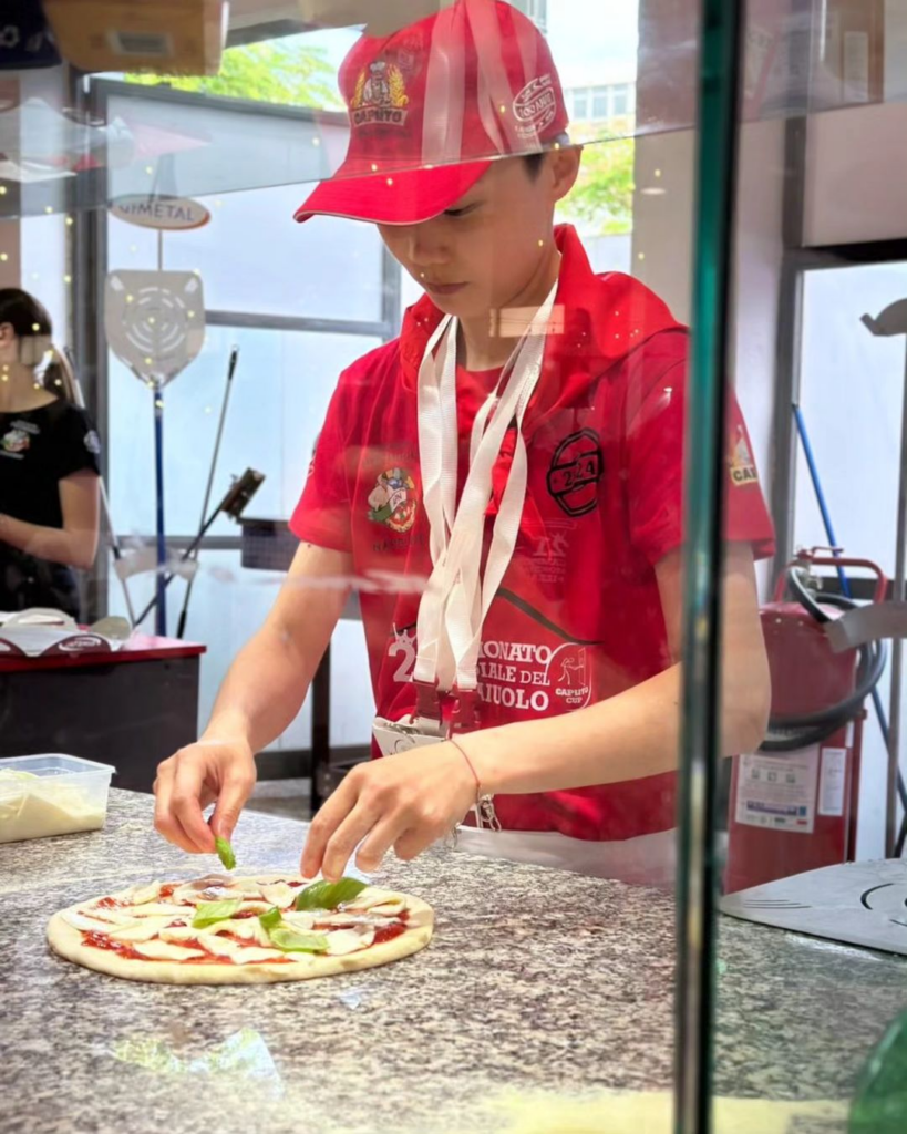 Ananaspizza van Taiwanese chef wint derde plaats op Wereldkampioenschap Pizza in Italië