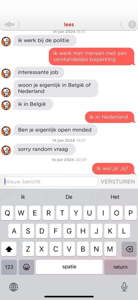 Onschuldig spelletje Wordfeud met politieagente neemt vreemde wending na 'random vraag'...3