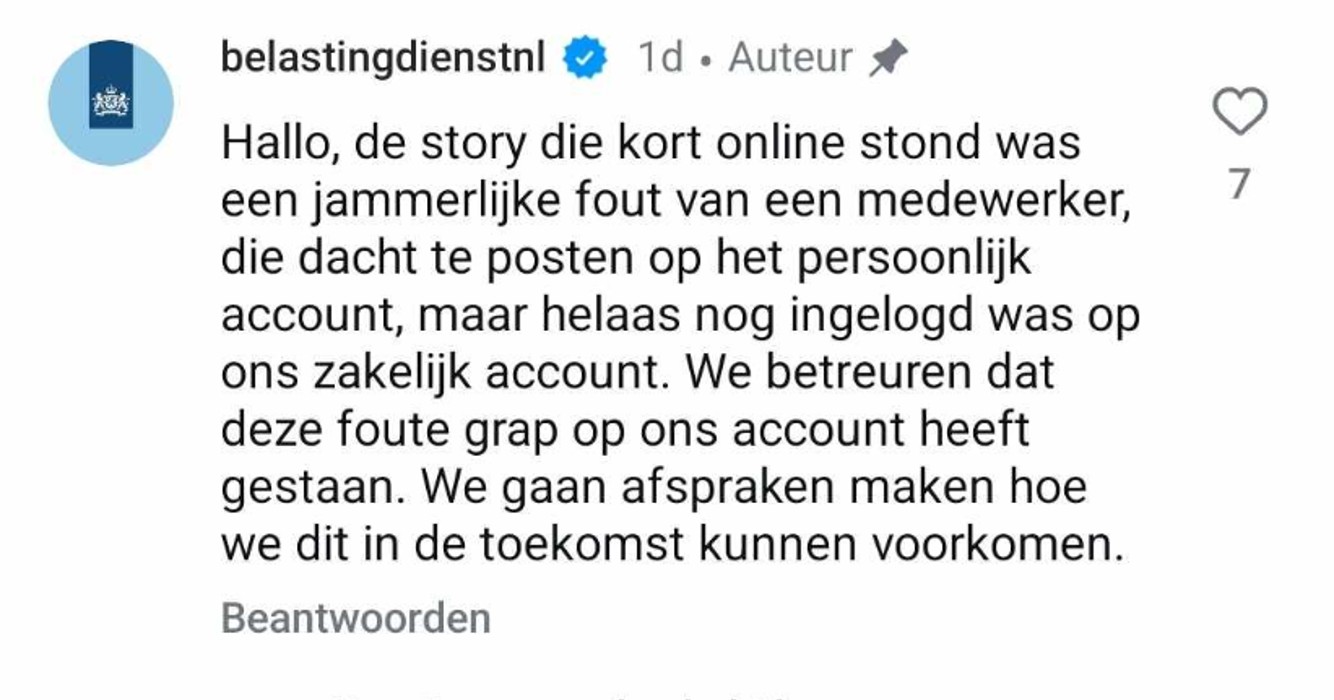 Belastingdienst-medewerker post per ongeluk gewaagde privéfoto: 'Martketingteam-meeting moet gezellig zijn geweest...'