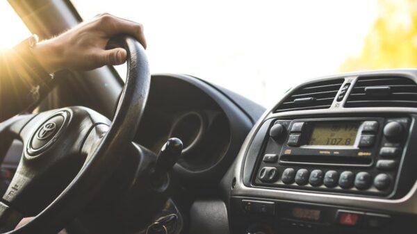 Deze knop op je dashboard kan je wel 10% brandstof besparen!