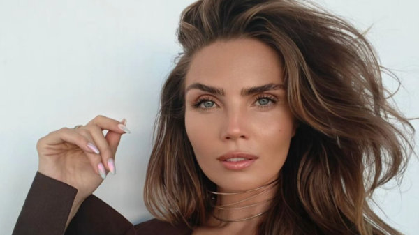 Kim Feenstra poseert