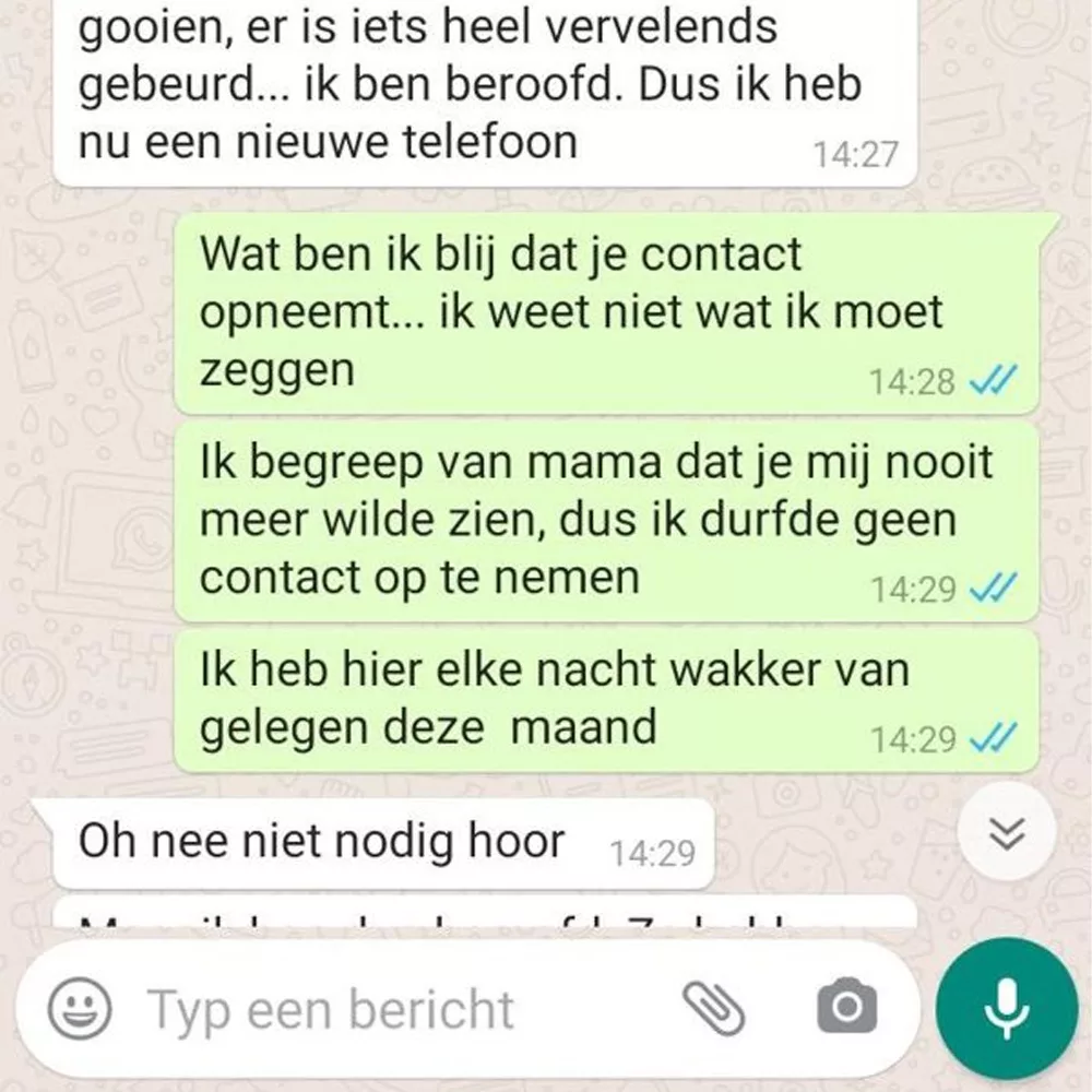 'Vader' bezorgt Whatsapp-oplichter hartaanval met geniale reactie2