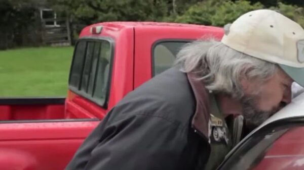 Man heeft al 30 jaar relatie met een auto: 'Ik hoef geen vrouw'