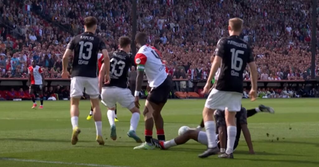 Klassieker Feyenoord-Ajax wordt mogelijk afgelast: 'Dan kan er niet gevoetbald worden'