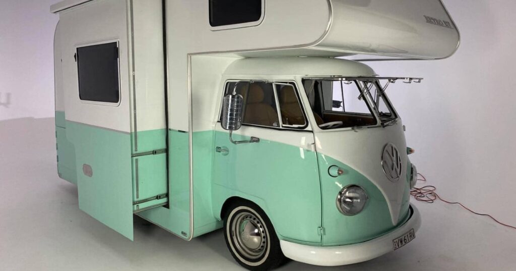 Creatieveling bouwt Volkswagen-wrak om tot camper van je dromen met biertap!