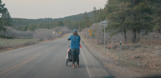 'Nederlandse Forrest Gump' loopt 3.450 km op blote voeten om geld op te halen voor goed doel