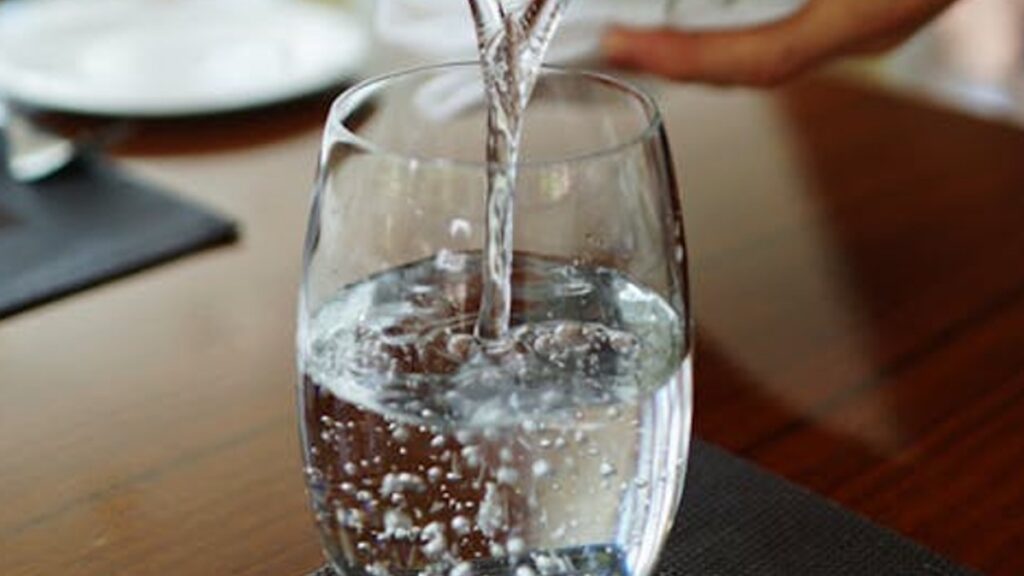 Dit absurde bedrag betaal je voor een glaasje water in een 3-sterrenrestaurant in Nederland