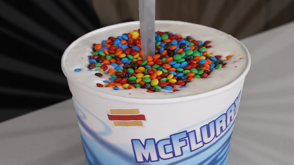 Oude vertrouwde McFlurry verdwijnt bij McDonald's vanwege plastic verpakking