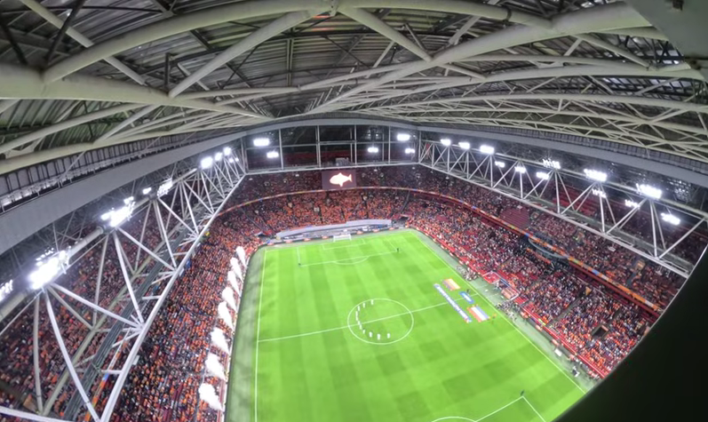 YouTubers beklimmen Johan Cruijff Arena