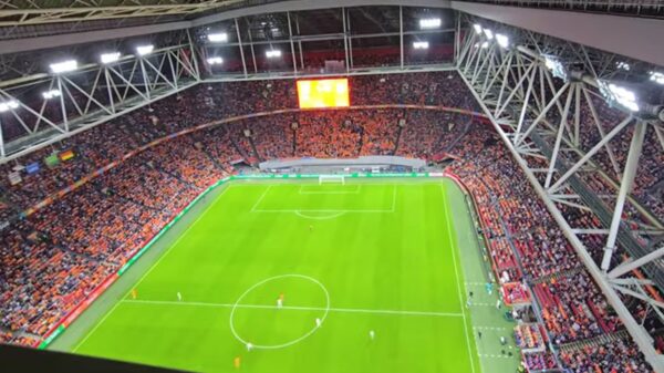 Verbazing om beelden van Youtubers die Nederland-Duitsland van stadiondak bekijken: Arena doet aangifte