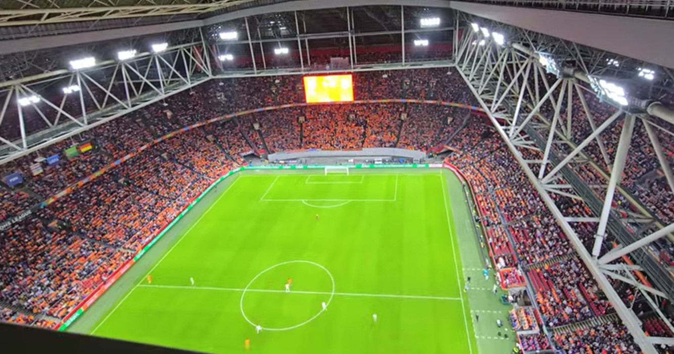 Verbazing om beelden van Youtubers die Nederland-Duitsland van stadiondak bekijken: Arena doet aangifte